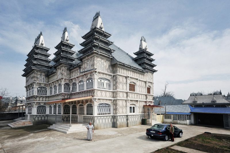 © Sebastien Cuvelier - Image from the Gypsy Queens photography project