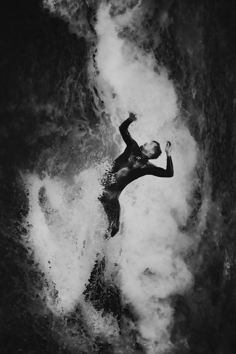 © Giandra De Castro - Image from the The Timeless Chaos of the Falling Angels photography project