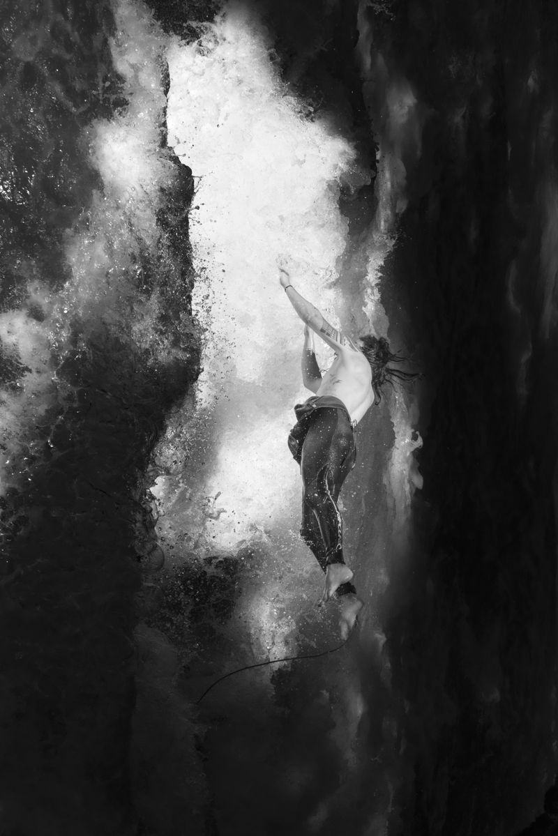© Giandra De Castro - Image from the The Timeless Chaos of the Falling Angels photography project
