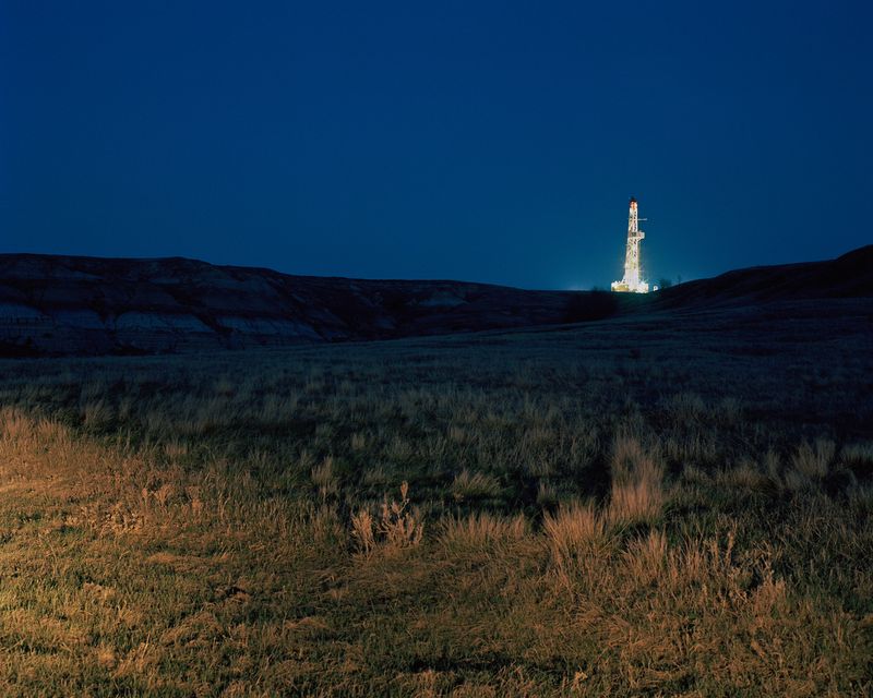© Sarah Christianson - Drilling rig near the Little Missouri National Grasslands.