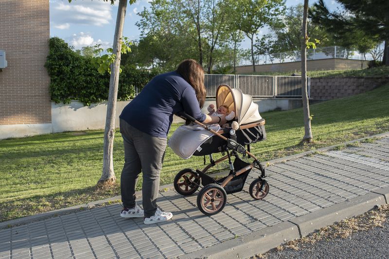 © Didier Bizet - Image from the Baby boom photography project