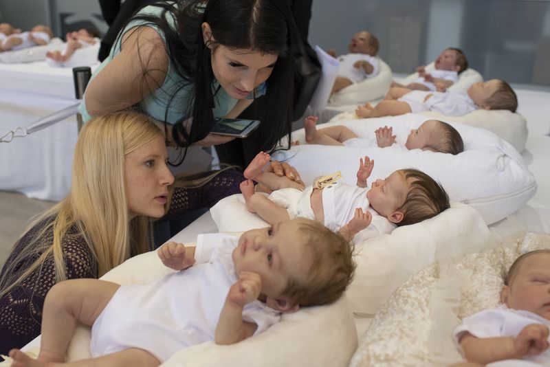 © Didier Bizet - Image from the Baby boom photography project