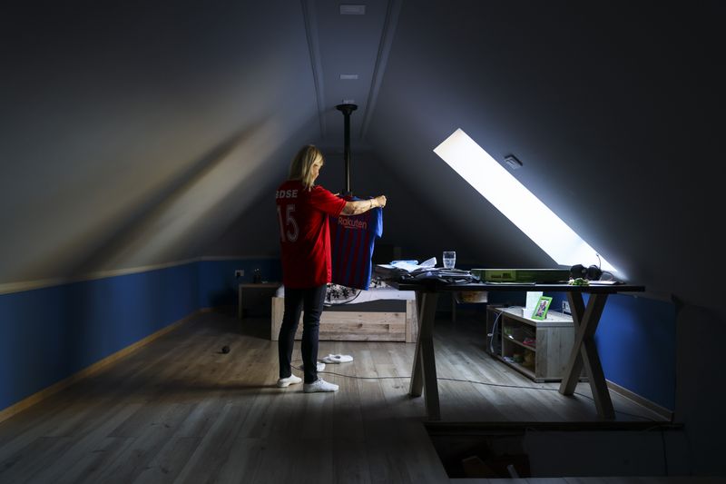 © Noémi Napsugár Melegh - My mother picks out my brother's favourite clothes.