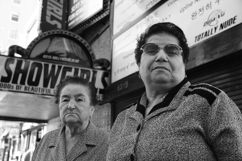 © Julie Grace Immink - Women waiting for a bus