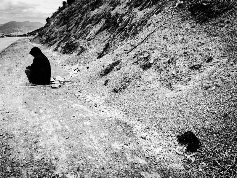 © Fethi Sahraoui - A blind person sitting by the roadside waiting for the help of passersby, Kahwet El Rih, Algeria, 2020
