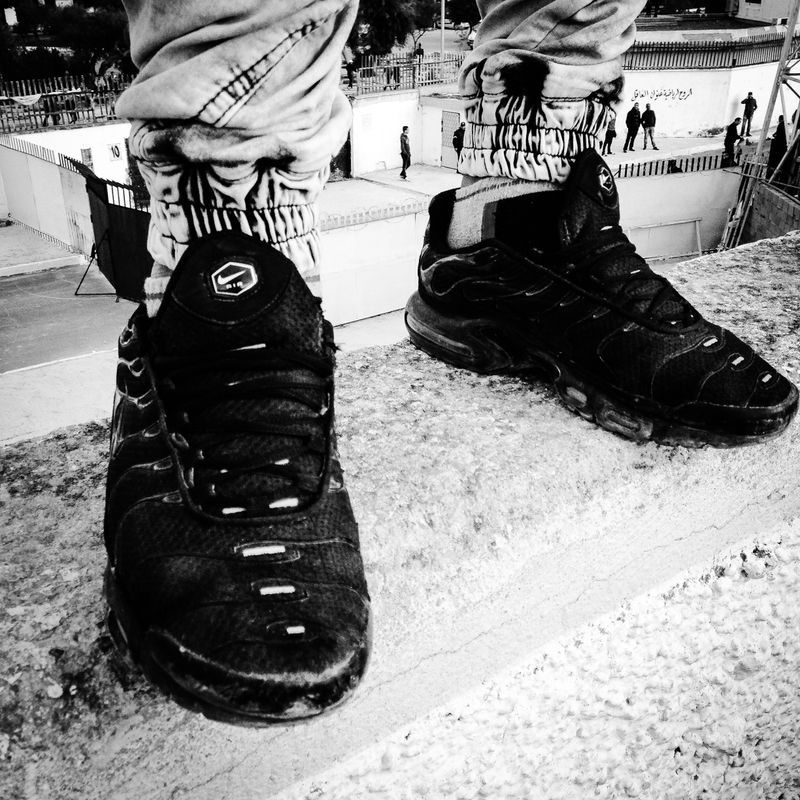 © Fethi Sahraoui - A young supporter on wall with his TN sneakers which are very popular among children of his generation.