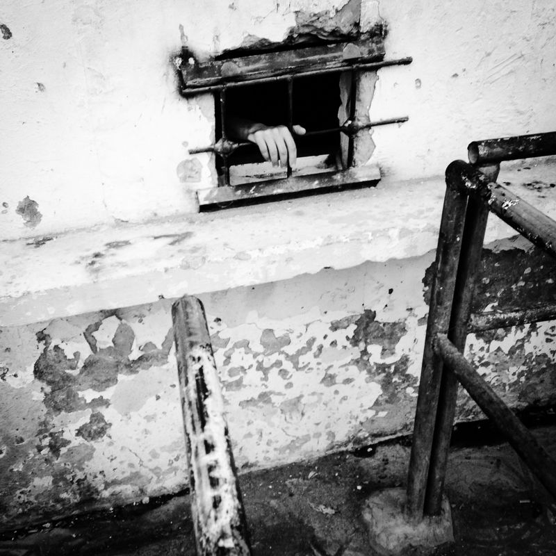 © Fethi Sahraoui - A recipient in a ticket office.