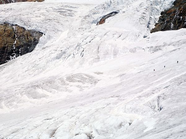© Mattia Paladini - Grande Ghiacciaio di Verra 3425m slmAlpinisti in cordata.
