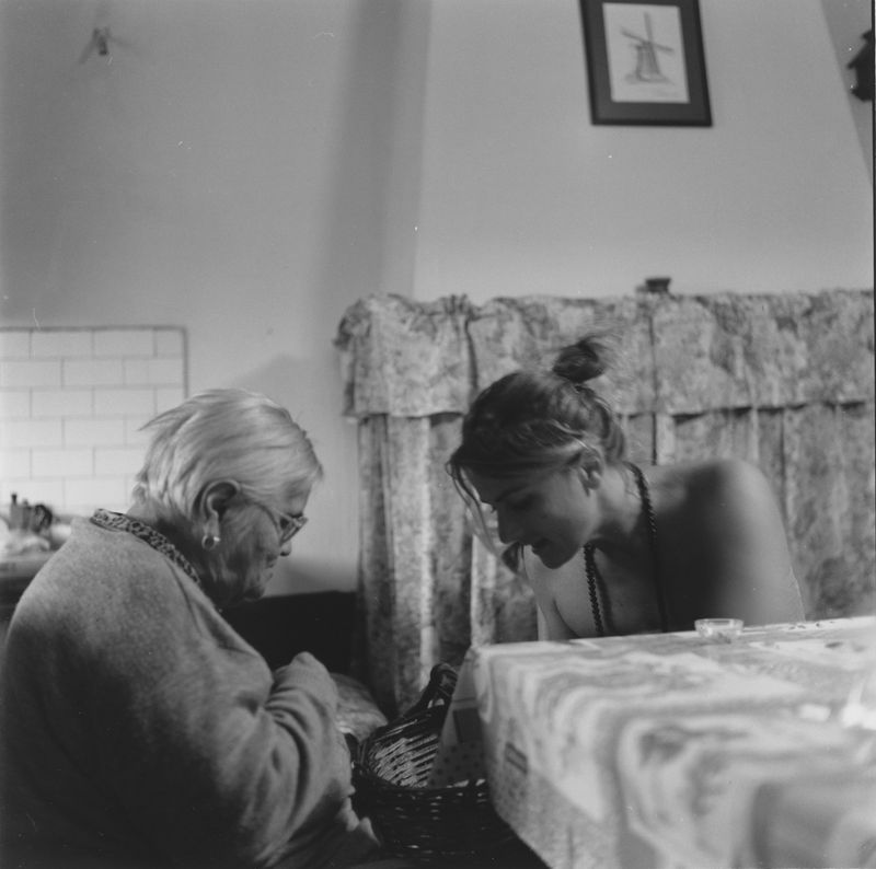 © NICOLE MARCHI - my great grandmother and my mom (2017)