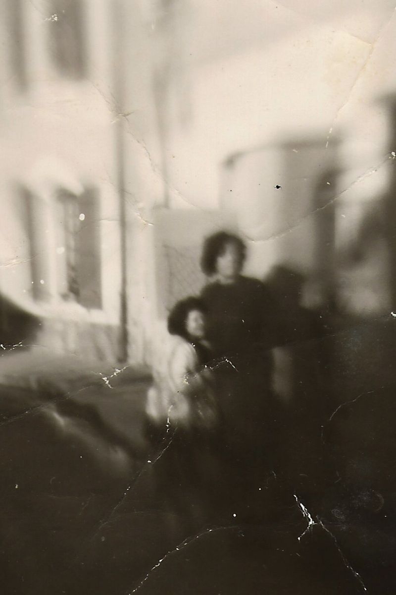 © Camille Carbonaro - Image from the My mother, the source photography project