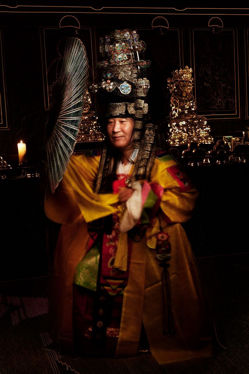 © Flore-aël SURUN - Image from the The Shaman with the Fan photography project