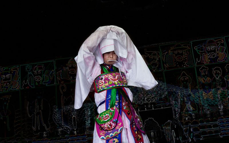© Flore-aël SURUN - The Mudang Woman officiates a private (ritual) Kut for the happiness of a family.Seoul, South Korea.