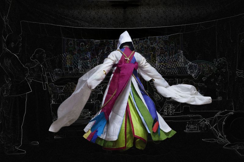 © Flore-aël SURUN - Image from the The Shaman with the Fan photography project