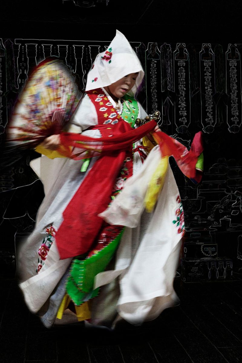 © Flore-aël SURUN - Dance-trance of a mudang woman with the ritual fan, on which are represented auxiliary spirits.Seoul, South Korea.