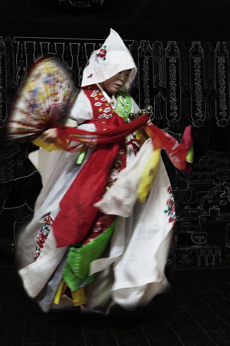 © Flore-aël SURUN - Dance-trance of a mudang woman with the ritual fan, on which are represented auxiliary spirits.Seoul, South Korea.