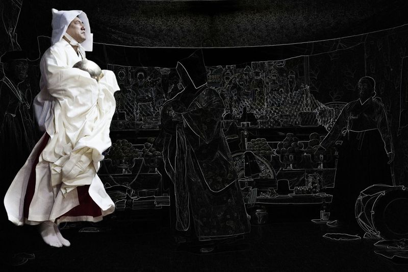 © Flore-aël SURUN - Image from the The Shaman with the Fan photography project