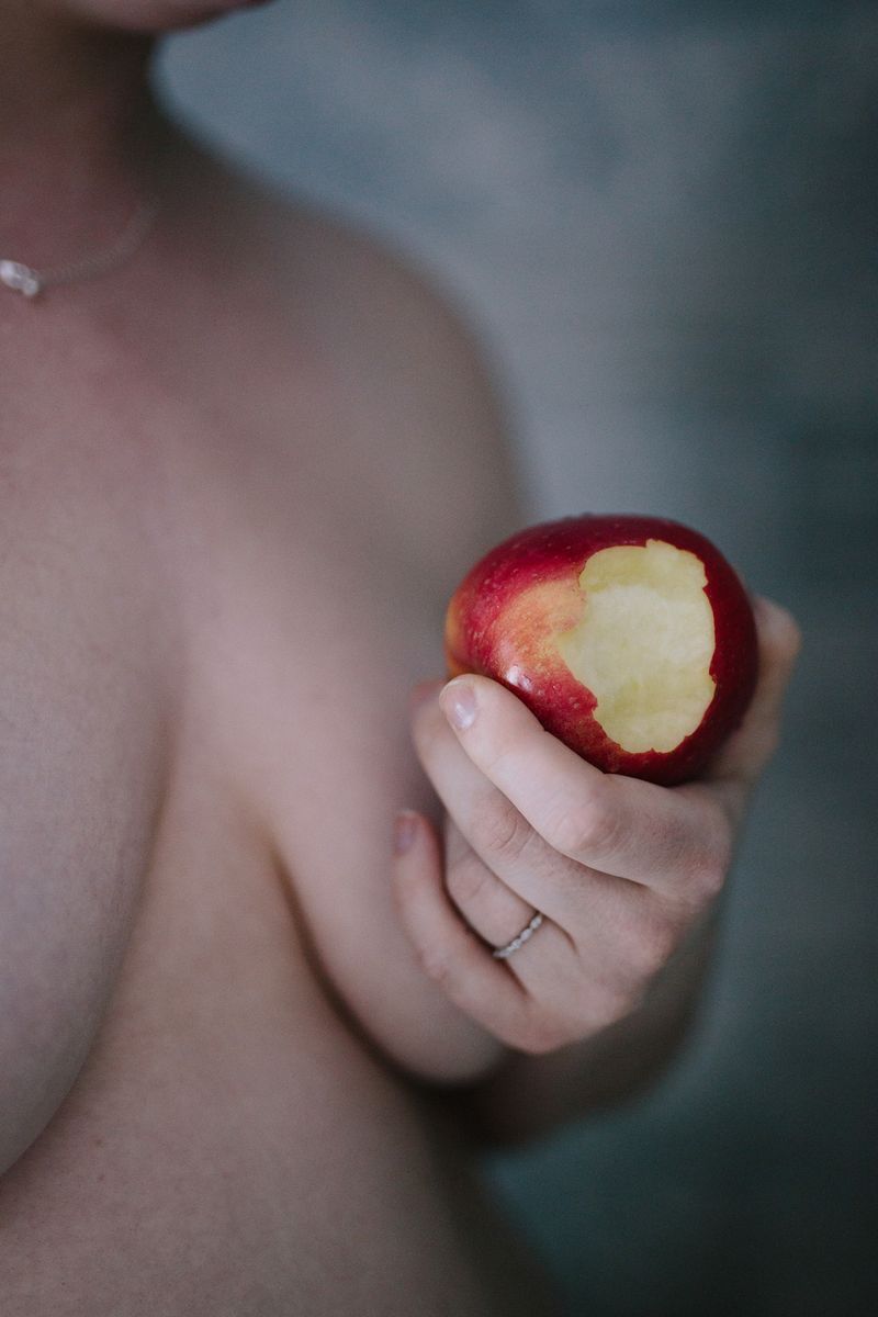 © Olivia Phare - Bite, 2018 // Digital Photograph