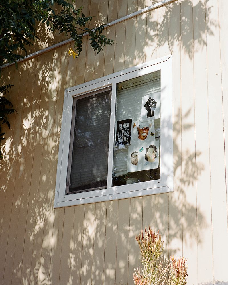 © Fred Mitchell - Image from the Two Conversations About the Same Thing photography project