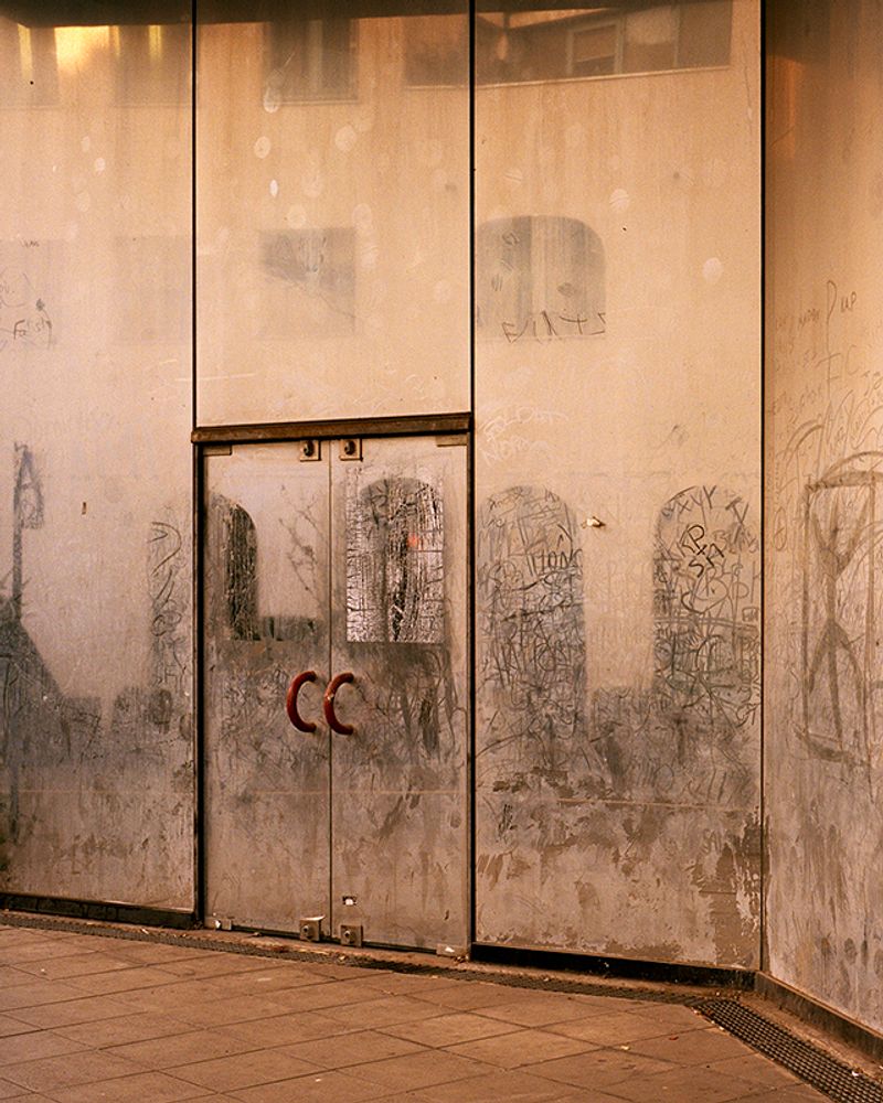 © Emily Graham - Out of Paris, 2017.