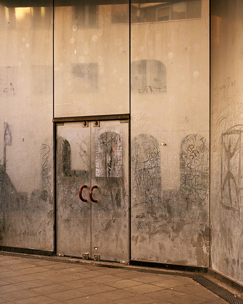 © Emily Graham - Out of Paris, 2017.