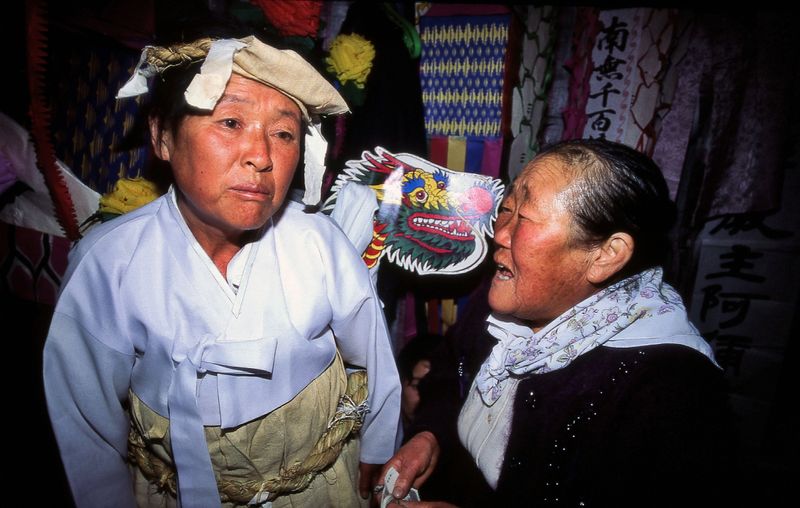 © Hwan Kim - Image from the Ritual and Korean photography project