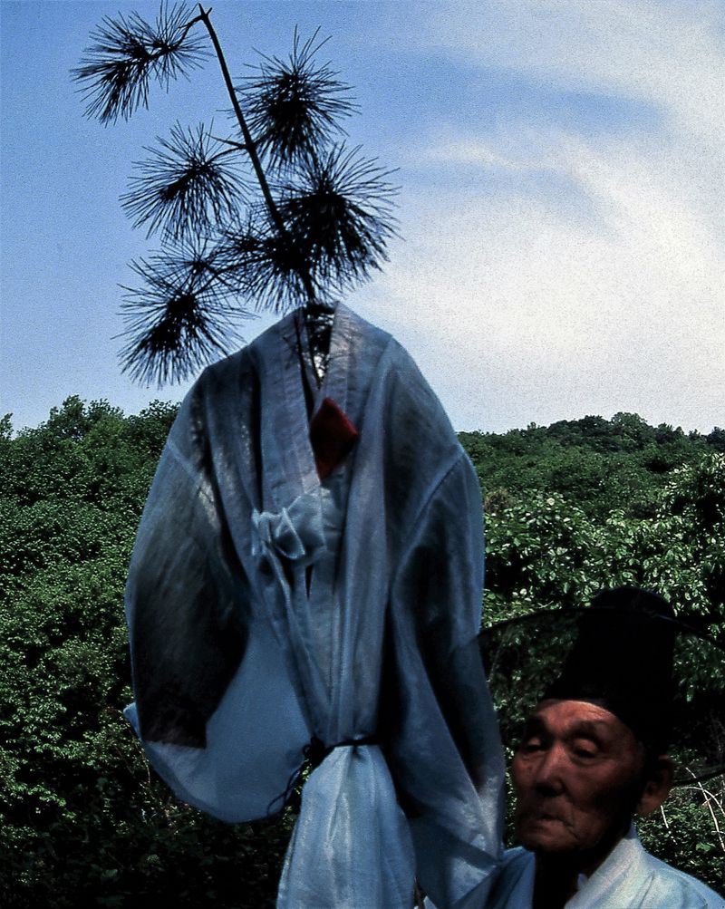 © Hwan Kim - Image from the Ritual and Korean photography project