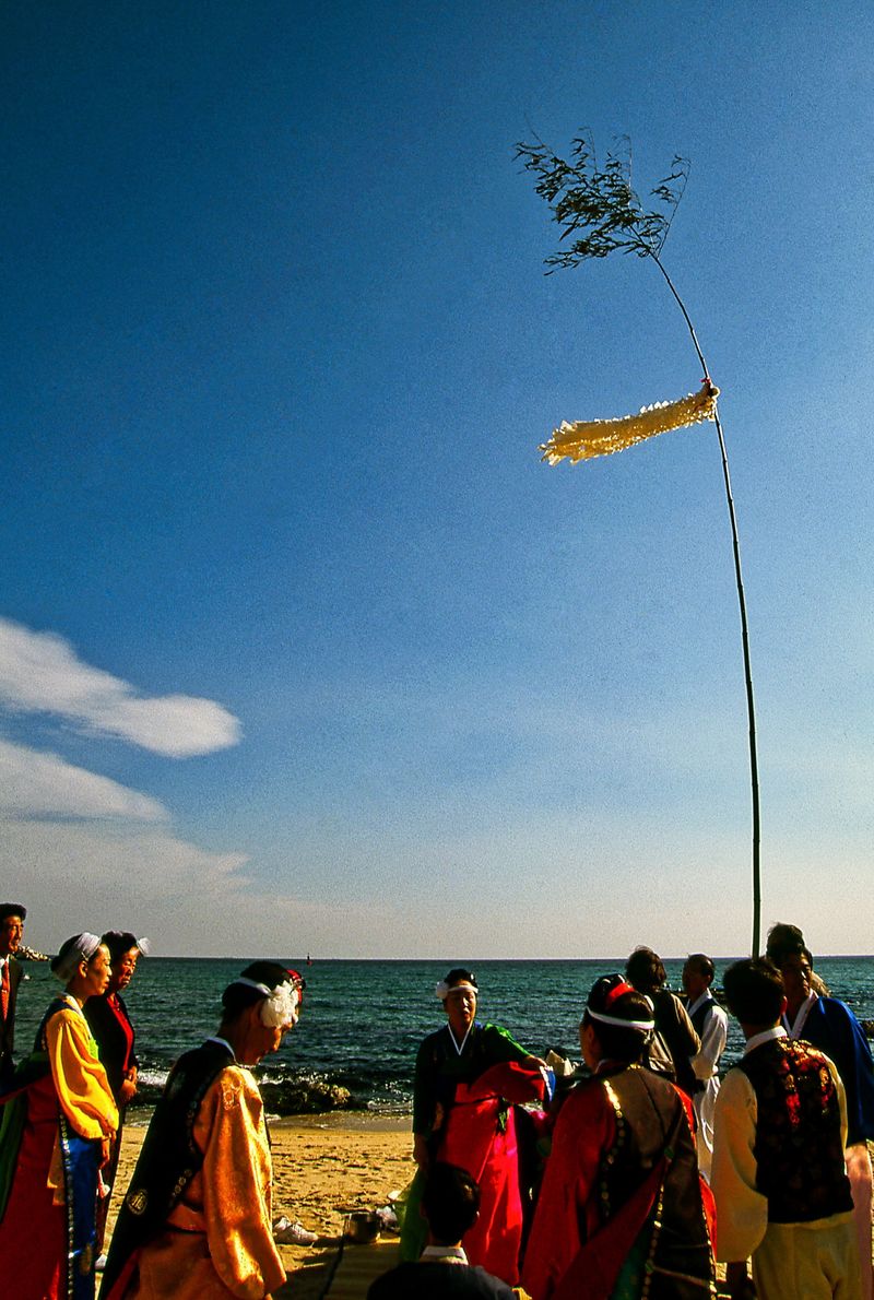 © Hwan Kim - Image from the Ritual and Korean photography project