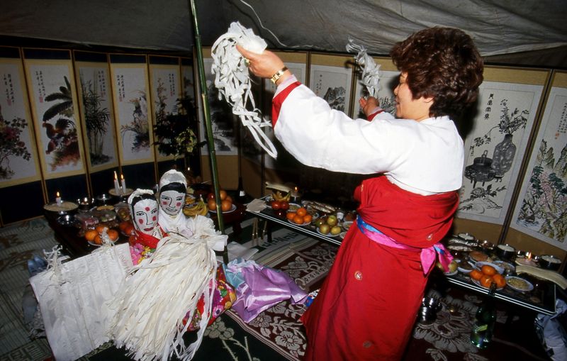 © Hwan Kim - Image from the Ritual and Korean photography project