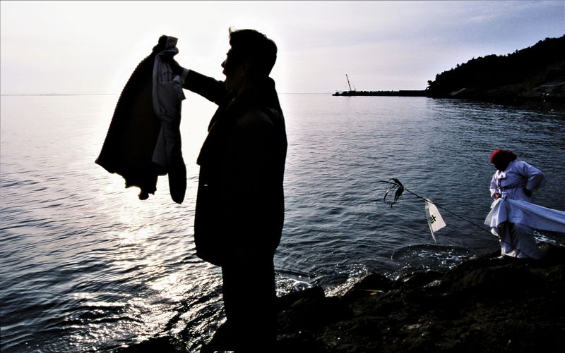 © Hwan Kim - Image from the Ritual and Korean photography project