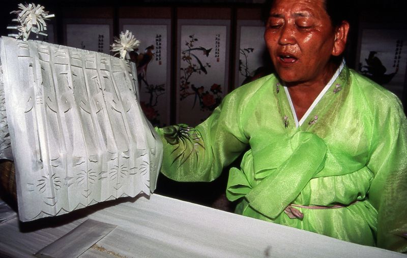 © Hwan Kim - Image from the Ritual and Korean photography project