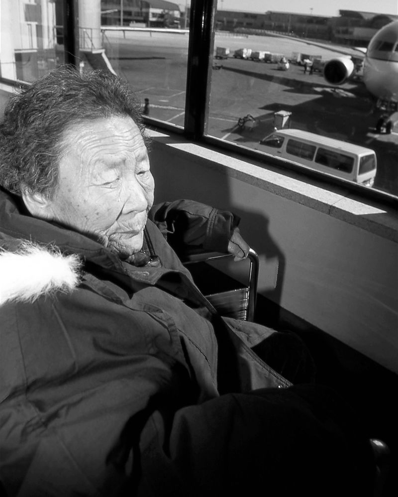 © Hwan Kim - Image from the Returning home after 64 years    border between Russia and China. 문명금할머니의 64년만의 귀환 photography project