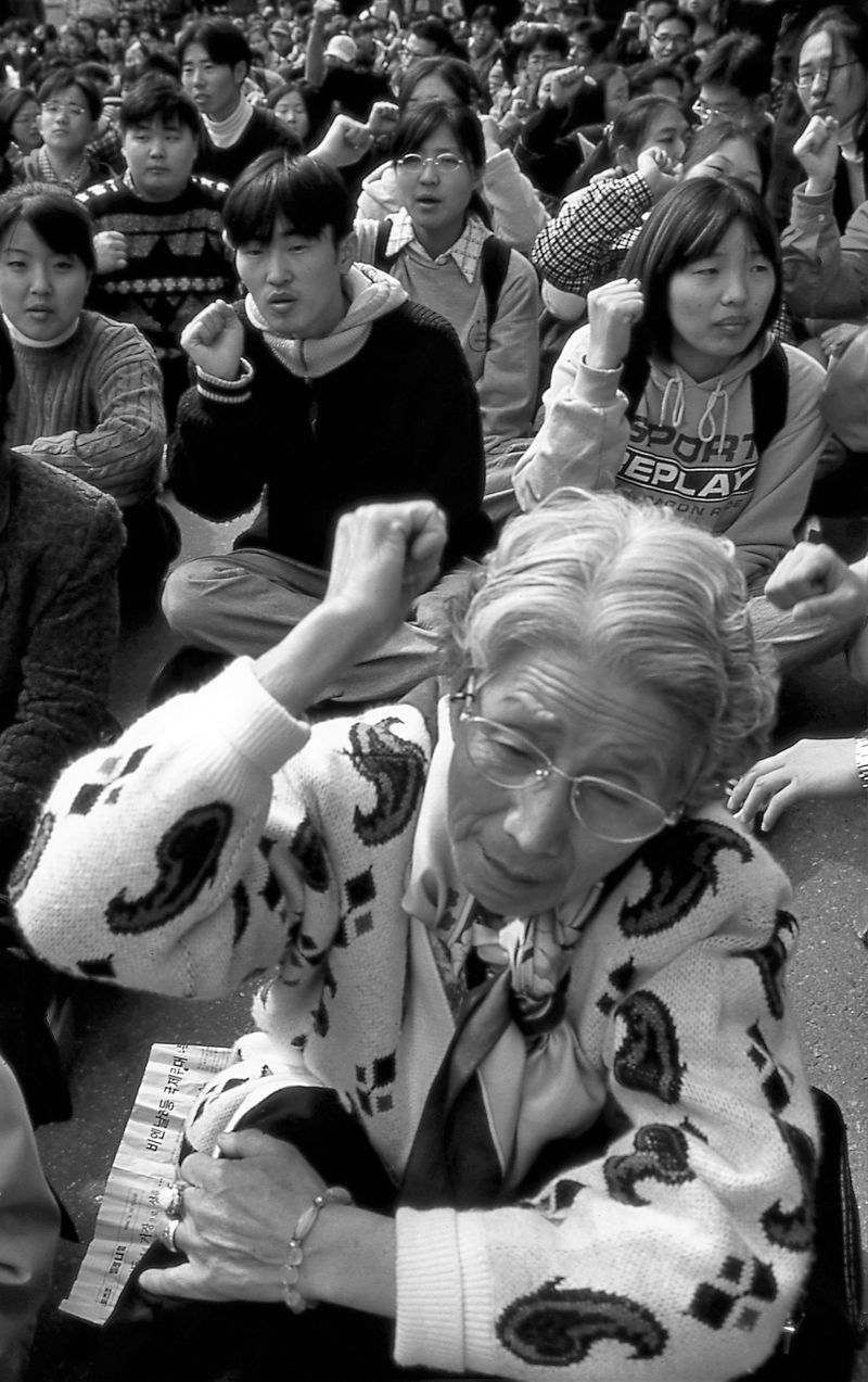 © Hwan Kim - Image from the Returning home after 64 years    border between Russia and China. 문명금할머니의 64년만의 귀환 photography project