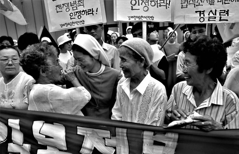 © Hwan Kim - Image from the Returning home after 64 years    border between Russia and China. 문명금할머니의 64년만의 귀환 photography project