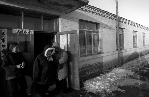 © Hwan Kim - Image from the Returning home after 64 years    border between Russia and China. 문명금할머니의 64년만의 귀환 photography project