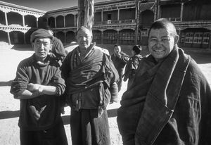 People I met while hanging out on the roadside  길가에 서성이다가 만난 사람들