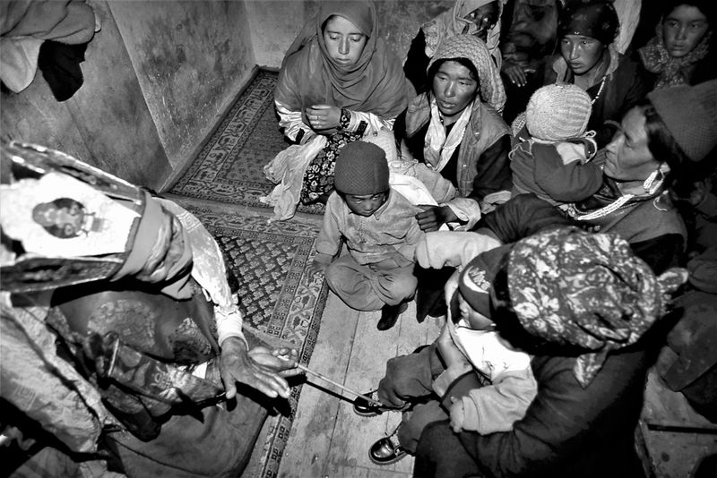 © Hwan Kim - Image from the Visible and invisible - world of shamans 보이는 것과 보이지 않는 것 photography project