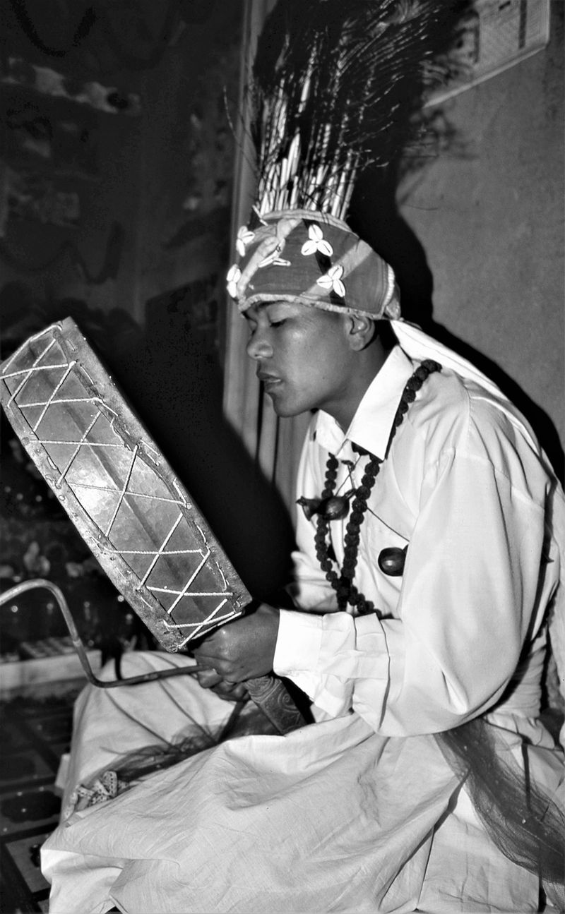 © Hwan Kim - Image from the Visible and invisible - world of shamans 보이는 것과 보이지 않는 것 photography project