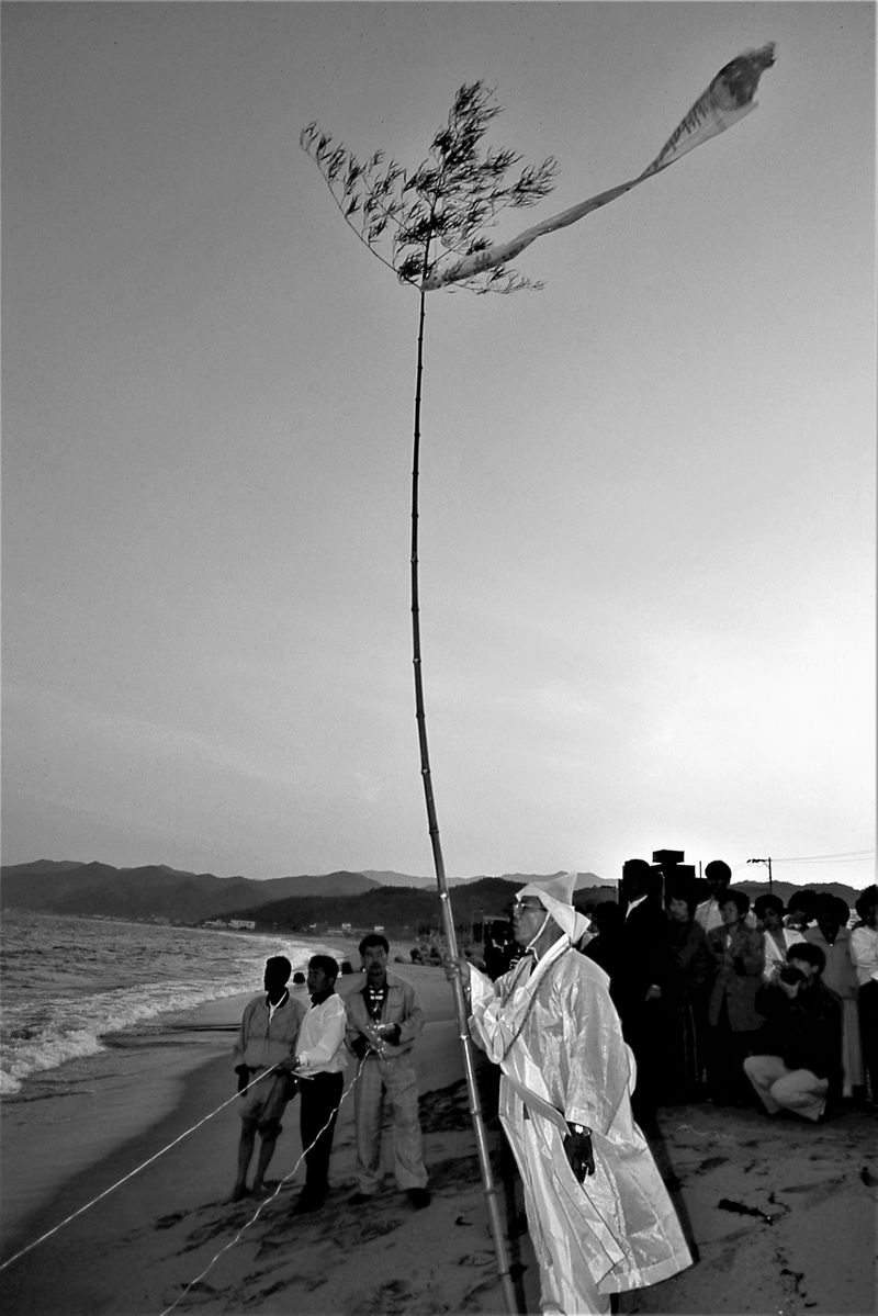 © Hwan Kim - Image from the Visible and invisible - world of shamans 보이는 것과 보이지 않는 것 photography project