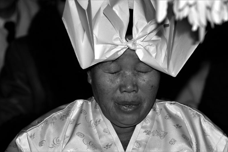 © Hwan Kim - Image from the Visible and invisible - world of shamans 보이는 것과 보이지 않는 것 photography project