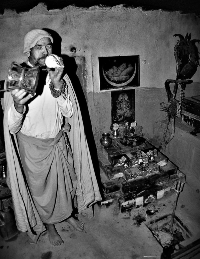 © Hwan Kim - Image from the Visible and invisible - world of shamans 보이는 것과 보이지 않는 것 photography project