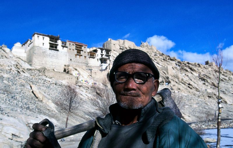 © Hwan Kim - An old worker I met in Ladakh
