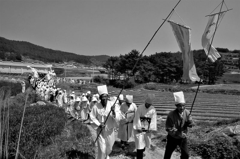 © Hwan Kim - Image from the Korean traditional funeral series  한국의 전통 상례 시리즈 1 photography project