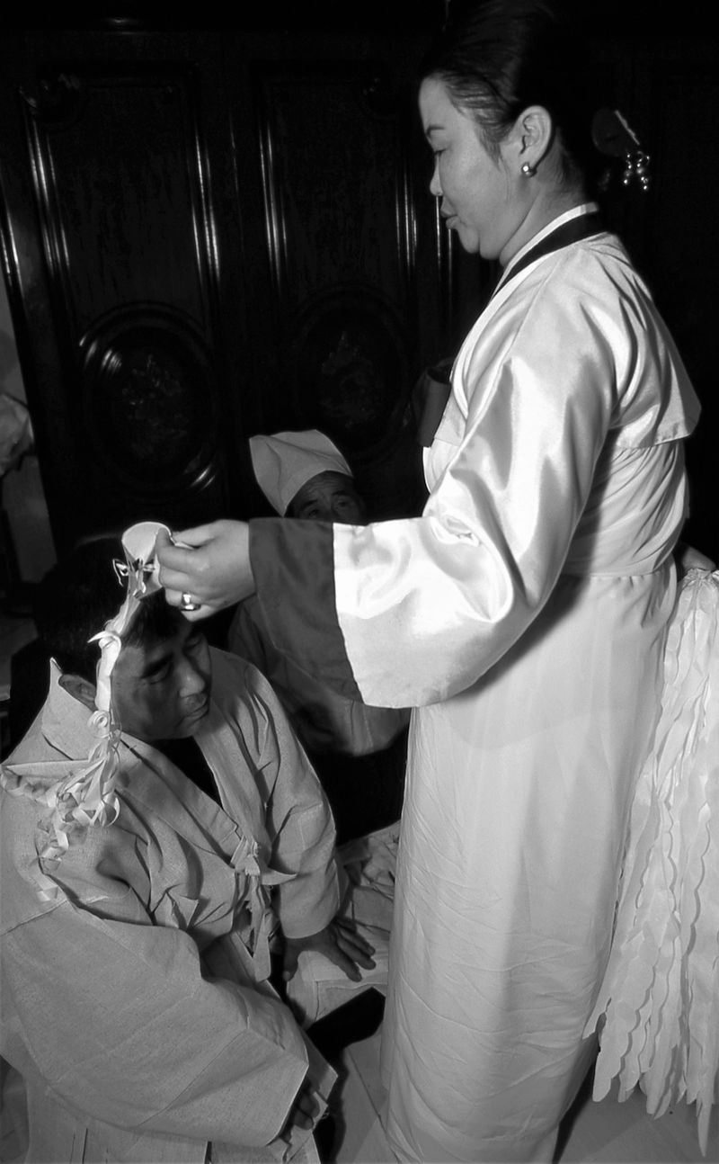 © Hwan Kim - Image from the Korean traditional funeral series  한국의 전통 상례 시리즈 1 photography project