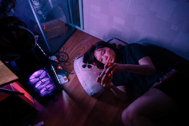 © Hafitz Maulana - Image from the Virtual Insanity: Inside Life Of Pro-Gamers photography project