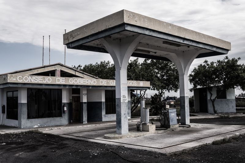 © Francisco Jarrin - Image from the Colonization and progress in Galapagos photography project