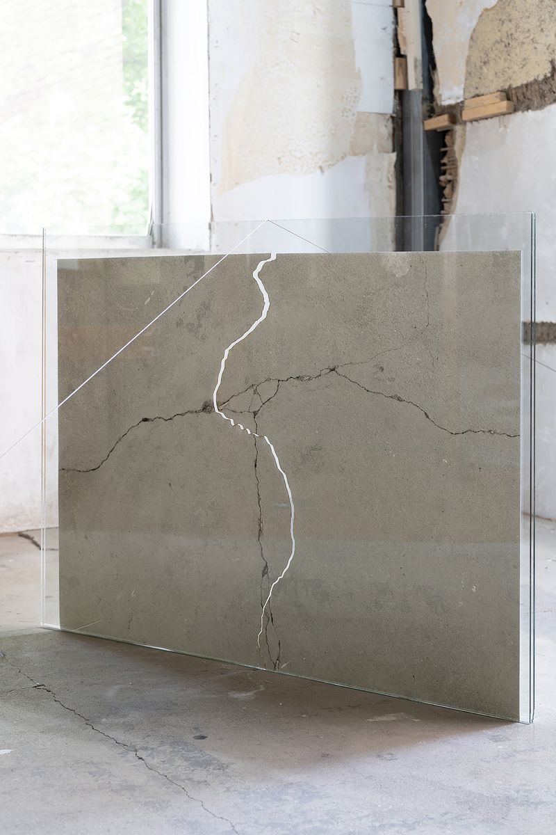© 도영 김 - Installation, 80g, #Cracks, 90x60cm, Boanartspace, 2024