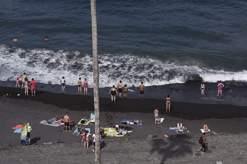 © Leslie Hakim-Dowek - Black Beach
