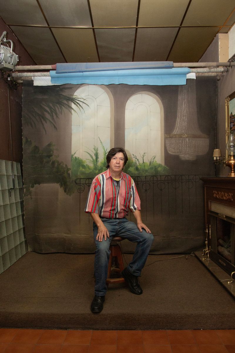 © Melba Arellano - Mele Plata, photographer who works in the studio Foto Regalos since 1962.