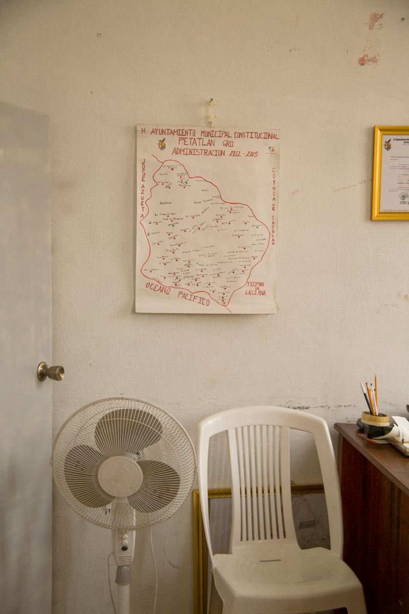 © Melba Arellano - Image from the THE MUNICIPAL PALACE photography project