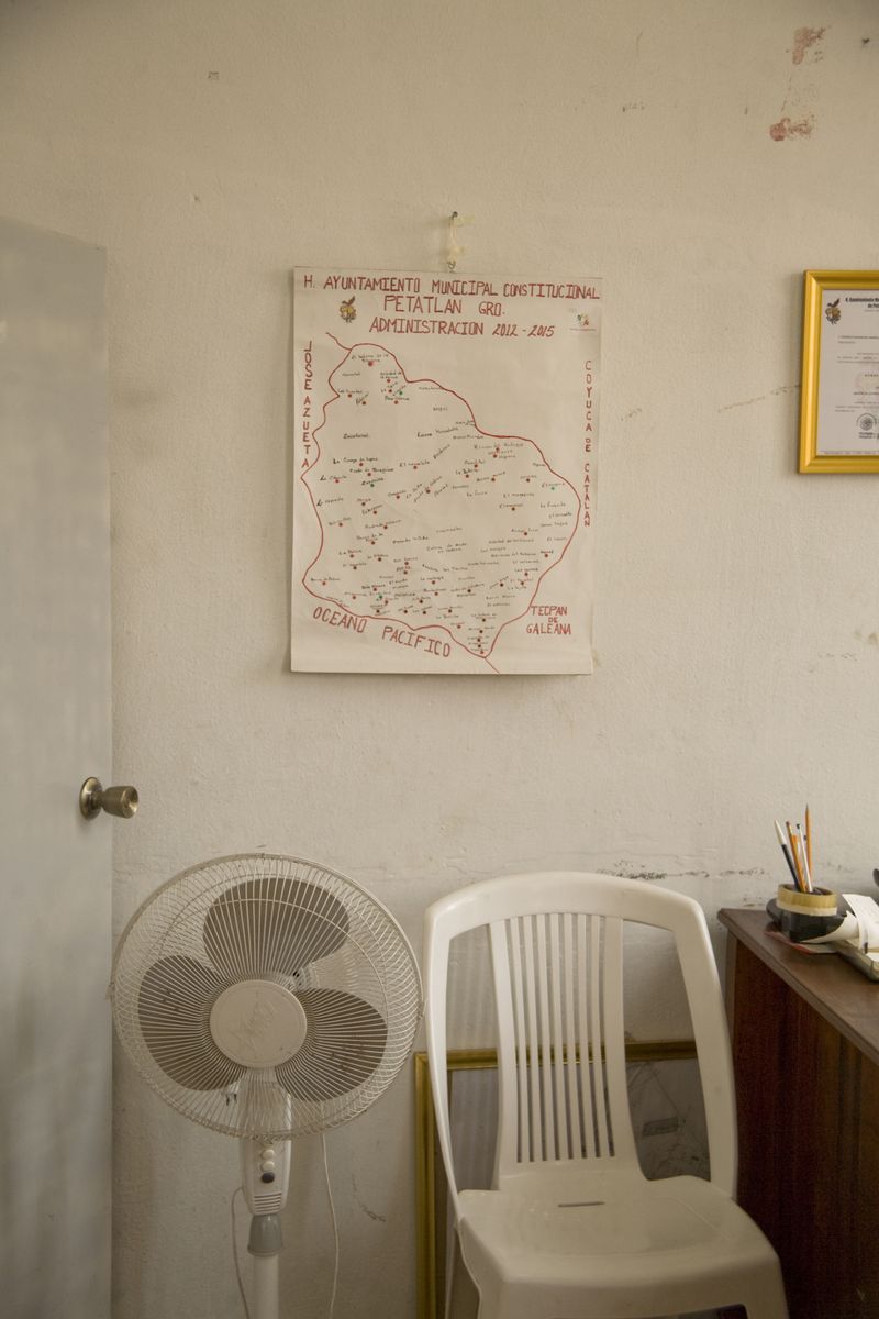 © Melba Arellano - Image from the THE MUNICIPAL PALACE photography project